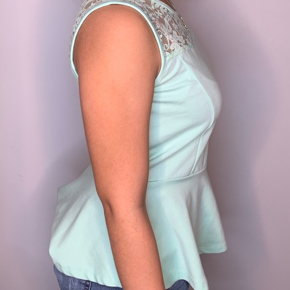 Lace Top ✨ - Picture 4 of 5